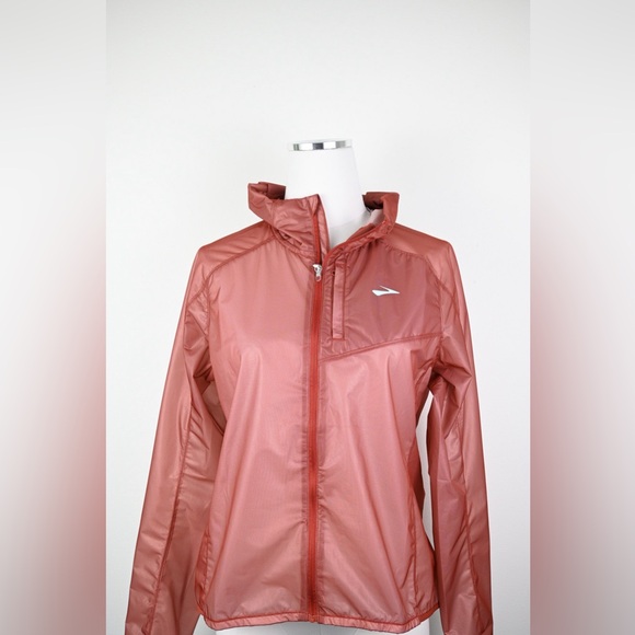 Brooks Running Lightweight Windbreaker- All Altitude - Picture 8 of 9